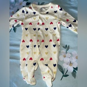 BOTH FOR 7 dollars 😍 newborn clothes